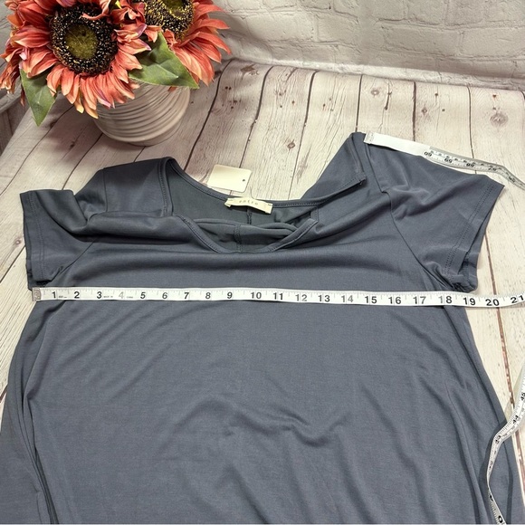 NWT entro boutique med grey crisscross v-neck basic modal top neutral layering - Picture 12 of 13